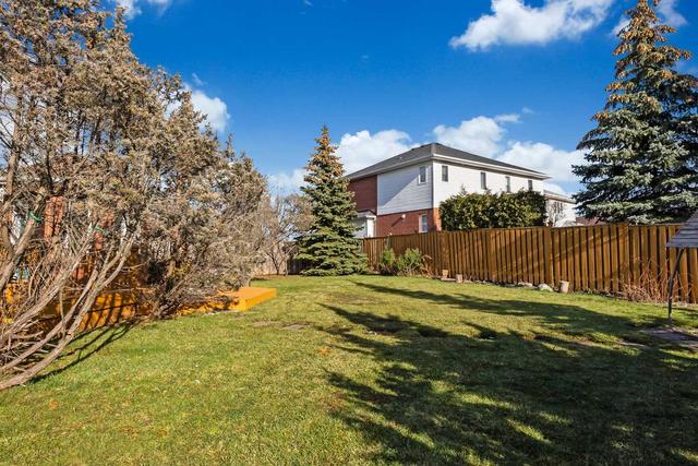 917 Revelstoke Crt, House detached with 3 bedrooms, 4 bathrooms and 4 parking in Oshawa ON | Image 13