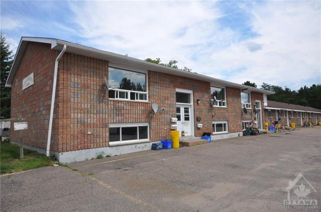 d - 55 Mohns Avenue, Condo with 2 bedrooms, 1 bathrooms and 1 parking in Petawawa ON | Card Image