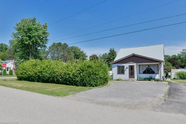 285 Kingswood Drive, House detached with 4 bedrooms, 2 bathrooms and null parking in Gravenhurst ON | Image 2