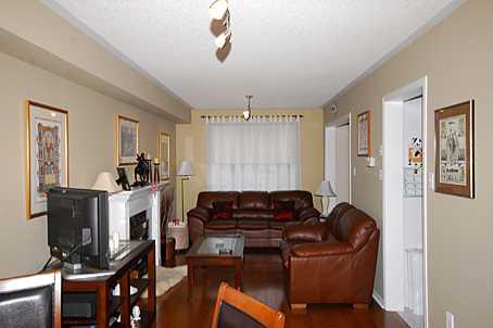 5112 Tree Crt, House attached with 3 bedrooms, 4 bathrooms and 2 parking in Burlington ON | Image 2
