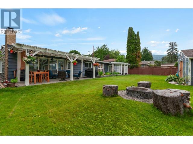 156 Ritchie Avenue, House detached with 3 bedrooms, 2 bathrooms and null parking in Okanagan Similkameen E BC | Image 1
