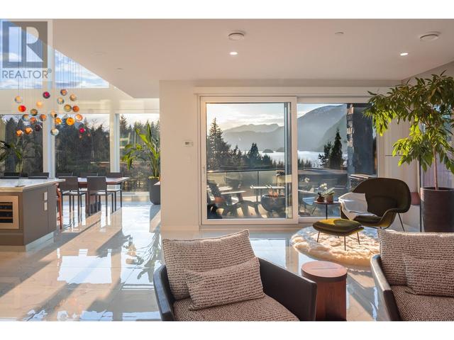 315 Furry Creek Drive, House detached with 3 bedrooms, 4 bathrooms and 5 parking in Squamish Lillooet D BC | Image 7