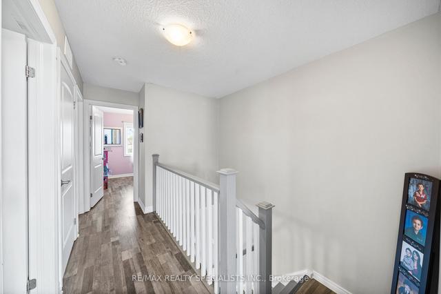19 Kingsbury Sq, Townhouse with 3 bedrooms, 3 bathrooms and 2 parking in Guelph ON | Image 6