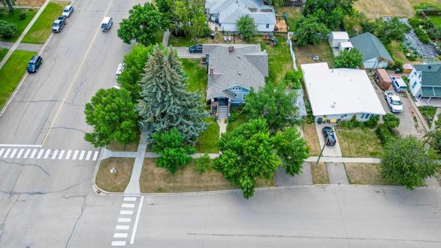 8 n 100 W, House detached with 5 bedrooms, 3 bathrooms and 6 parking in Raymond AB | Image 11