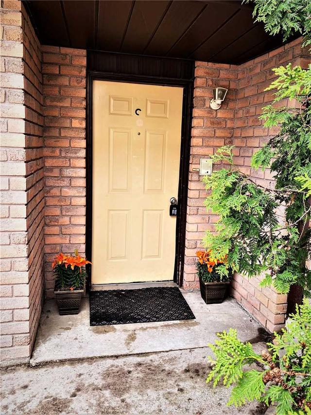 c (3) - 22 Bond St, Townhouse with 3 bedrooms, 2 bathrooms and 2 parking in Brantford ON | Image 12