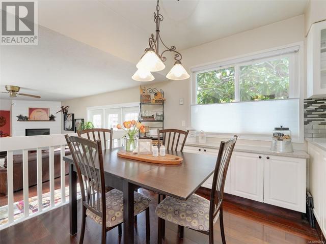 732 Viaduct Ave E, House detached with 4 bedrooms, 3 bathrooms and 4 parking in Saanich BC | Image 14