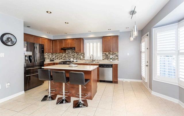 863 Scott Blvd, House semidetached with 4 bedrooms, 3 bathrooms and 3 parking in Milton ON | Image 8