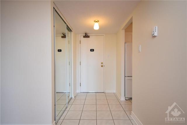 200 Lafontaine Avenue, Condo with 2 bedrooms, 2 bathrooms and 1 parking in Ottawa ON | Image 4
