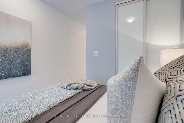 221 - 377 Madison Ave, Condo with 1 bedrooms, 1 bathrooms and 0 parking in Toronto ON | Image 13