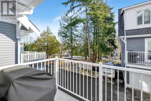 4 - 3086 Washington Ave, House attached with 4 bedrooms, 3 bathrooms and 2 parking in Victoria BC | Image 32