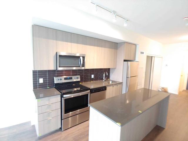 304 - 3237 Bayview Ave, Condo with 1 bedrooms, 2 bathrooms and 1 parking in Toronto ON | Image 3