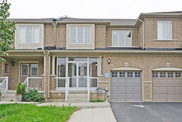 42 Snowshoe Lane, House attached with 3 bedrooms, 3 bathrooms and 2 parking in Brampton ON | Image 1