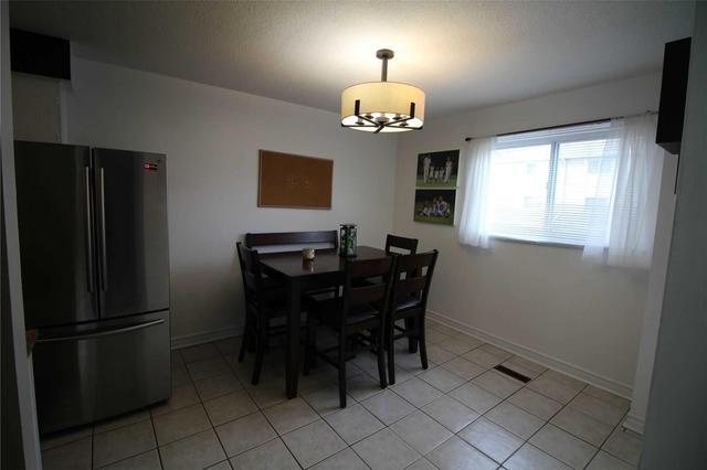 61 Franklin Crt, Townhouse with 3 bedrooms, 2 bathrooms and 1 parking in Brampton ON | Image 3
