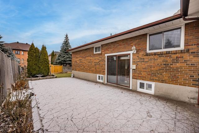 98 Sonmore Dr, House detached with 3 bedrooms, 2 bathrooms and 4 parking in Toronto ON | Image 27