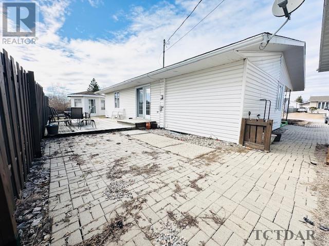 27 Hazel St, House detached with 4 bedrooms, 2 bathrooms and null parking in Kapuskasing ON | Image 7