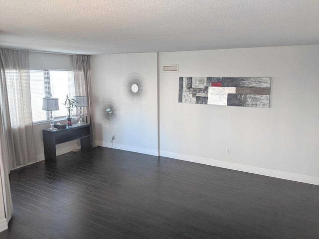 412 - 50 Elm Dr E, Condo with 3 bedrooms, 2 bathrooms and 2 parking in Mississauga ON | Image 4