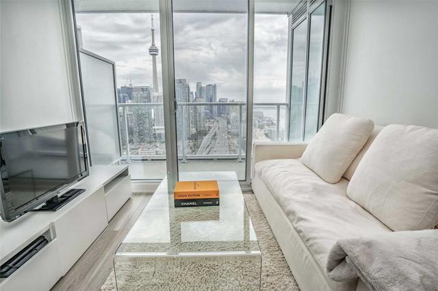 3812 - 17 Bathurst St, Condo with 1 bedrooms, 1 bathrooms and 0 parking in Toronto ON | Image 2