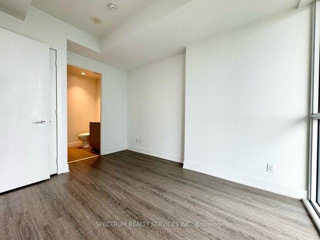 4301 - 7 Grenville St, Condo with 2 bedrooms, 2 bathrooms and 0 parking in Toronto ON | Image 5