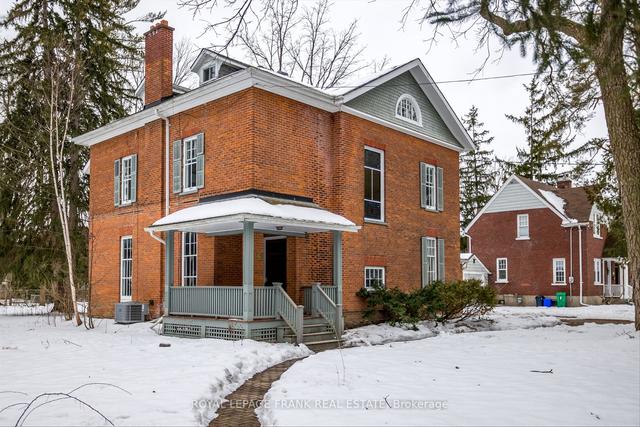 561 King St, House detached with 6 bedrooms, 2 bathrooms and 5 parking in Peterborough ON | Image 23