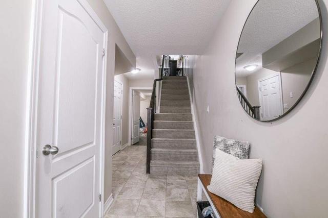 33 Markham Tr, House attached with 3 bedrooms, 3 bathrooms and 2 parking in Clarington ON | Image 19