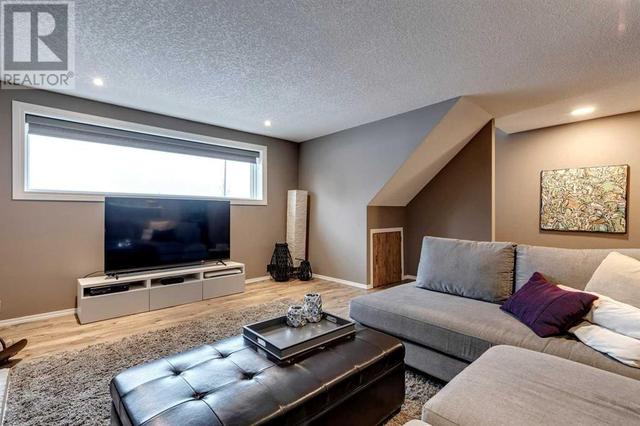 252 Cantrell Drive Sw, House detached with 4 bedrooms, 2 bathrooms and 4 parking in Calgary AB | Image 17