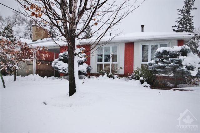 1271 Collins Avenue, House detached with 4 bedrooms, 3 bathrooms and 2 parking in Ottawa ON | Image 3