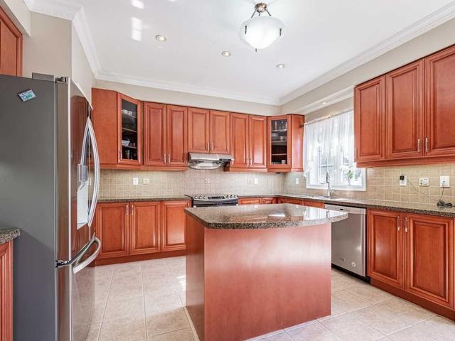 29 Coin St, House detached with 4 bedrooms, 3 bathrooms and 4 parking in Brampton ON | Image 3