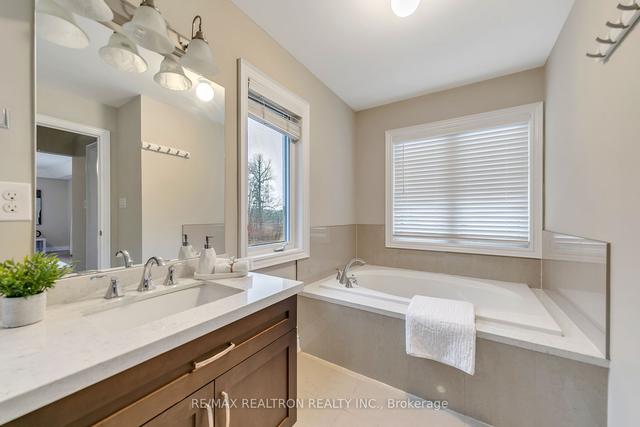 179 Woodspring Ave, House detached with 3 bedrooms, 3 bathrooms and 4 parking in Newmarket ON | Image 10