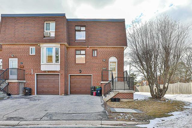 69 - 70 Crockamhill Dr, Townhouse with 3 bedrooms, 2 bathrooms and 2 parking in Toronto ON | Image 1