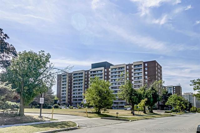 1108 - 25 Four Winds Dr, Condo with 2 bedrooms, 1 bathrooms and 1 parking in Toronto ON | Image 1