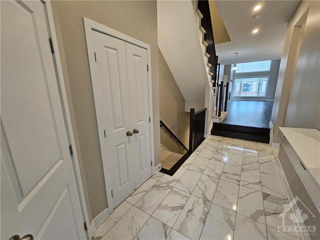 424 Markdale Terrace, Townhouse with 3 bedrooms, 3 bathrooms and 3 parking in Ottawa ON | Image 5