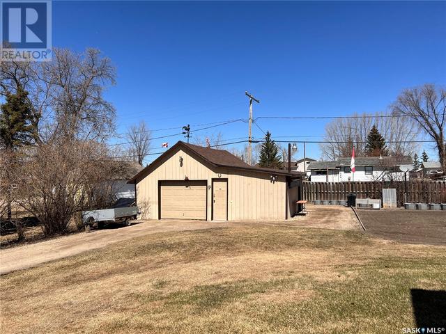 605 1st Avenue, House detached with 3 bedrooms, 2 bathrooms and null parking in Raymore SK | Image 41