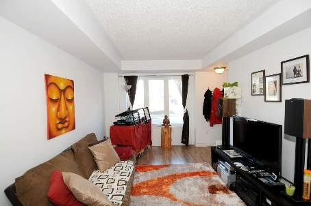 th 1 - 823 Dundas St E, Townhouse with 2 bedrooms, 1 bathrooms and 1 parking in Toronto ON | Image 3