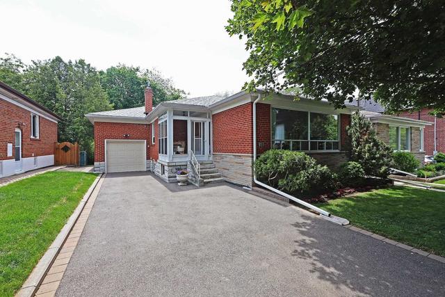 257 Park Home Ave, House detached with 3 bedrooms, 3 bathrooms and 5 parking in Toronto ON | Image 1