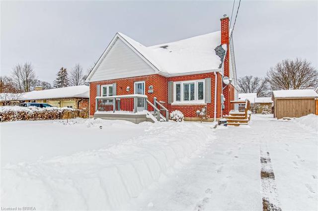 58 Devon Street, House detached with 3 bedrooms, 1 bathrooms and 2 parking in Brantford ON | Image 1