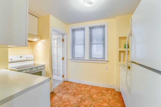 93 Twenty Second St, House detached with 2 bedrooms, 2 bathrooms and 4 parking in Toronto ON | Image 3