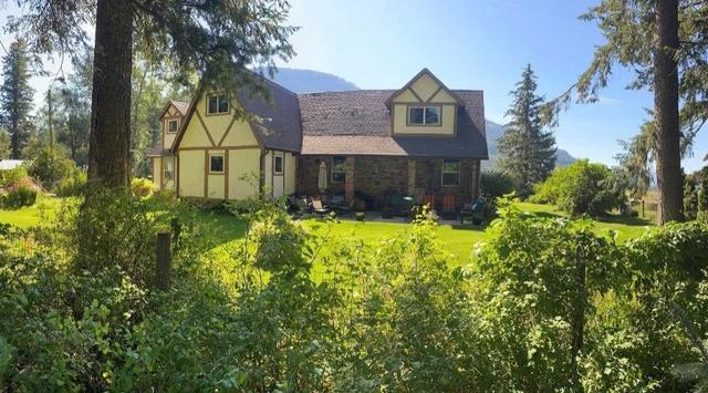 487 Mabel Lake Road, House detached with 5 bedrooms, 4 bathrooms and null parking in North Okanagan D BC | Card Image