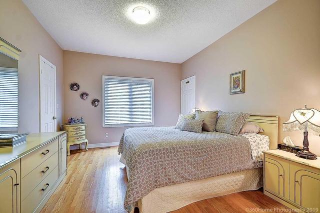 37 Golf Links Dr, Condo with 2 bedrooms, 3 bathrooms and 2 parking in Brampton ON | Image 13