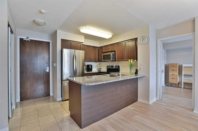 522 - 35 Hollywood Ave, Condo with 2 bedrooms, 2 bathrooms and 1 parking in Toronto ON | Image 7