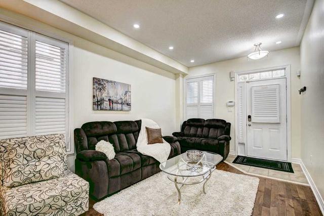 3720 Bloomington Cres, House semidetached with 3 bedrooms, 4 bathrooms and 3 parking in Mississauga ON | Image 23