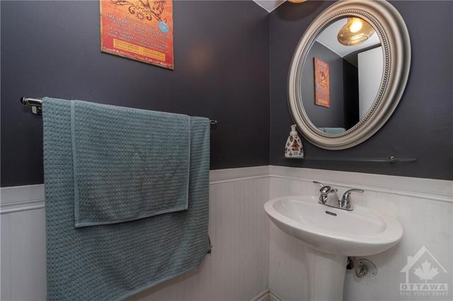 1381 Cahill Drive, Townhouse with 3 bedrooms, 2 bathrooms and 1 parking in Ottawa ON | Image 28