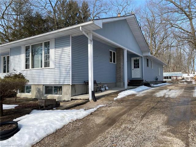 9752 Lakeshore Road, House detached with 3 bedrooms, 2 bathrooms and 8 parking in Lambton Shores ON | Image 5