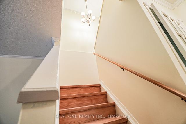 19 Lynden Circ, Townhouse with 3 bedrooms, 2 bathrooms and 2 parking in Halton Hills ON | Image 6