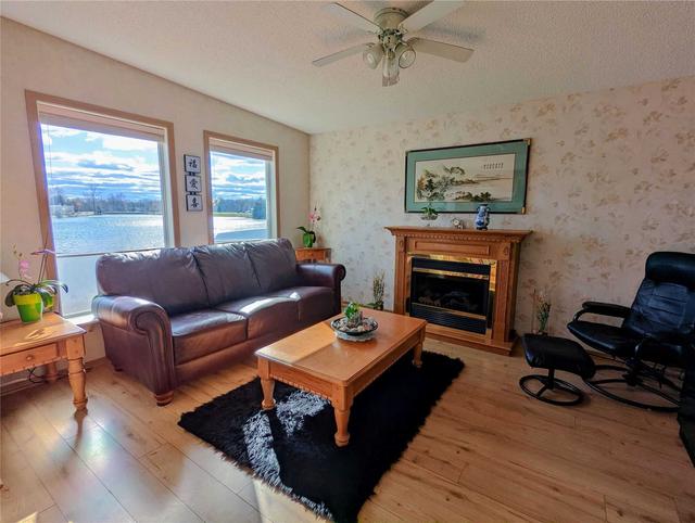 27 Trillium Beach Dr, Condo with 2 bedrooms, 1 bathrooms and 3 parking in Puslinch ON | Image 11