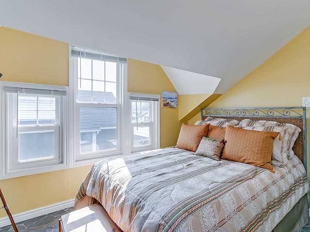 313 Beach Blvd, House detached with 3 bedrooms, 2 bathrooms and 5 parking in Hamilton ON | Image 5