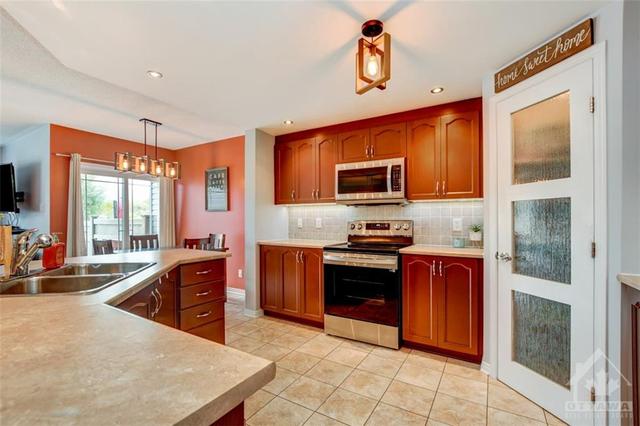 760 Percifor Way, Townhouse with 3 bedrooms, 3 bathrooms and 3 parking in Ottawa ON | Image 11