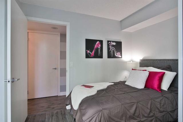 1112 - 8 York St, Condo with 2 bedrooms, 2 bathrooms and 1 parking in Toronto ON | Image 18