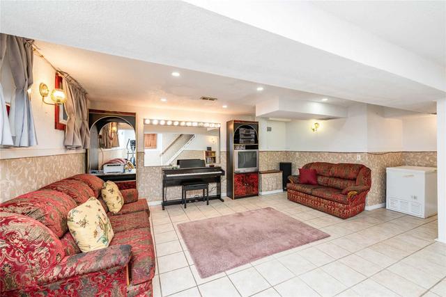 110 Navenby Cres, House semidetached with 4 bedrooms, 3 bathrooms and 6 parking in Toronto ON | Image 8