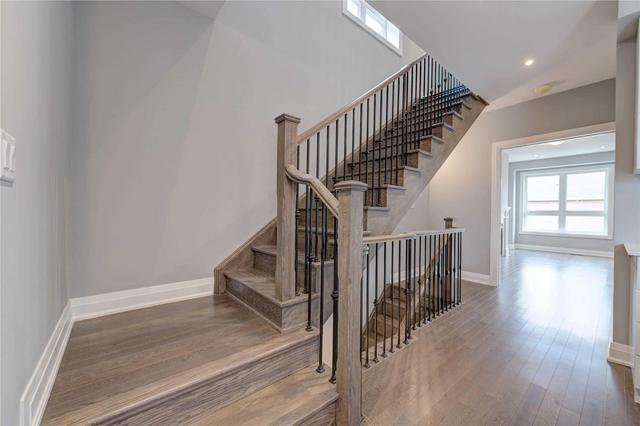 33 Gridiron Gate, House attached with 3 bedrooms, 4 bathrooms and 1 parking in Vaughan ON | Image 6