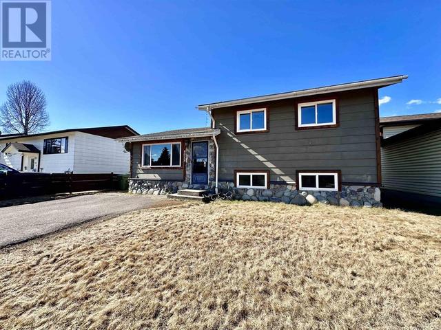 4055 Alfred Avenue, House detached with 4 bedrooms, 2 bathrooms and null parking in Smithers BC | Image 3